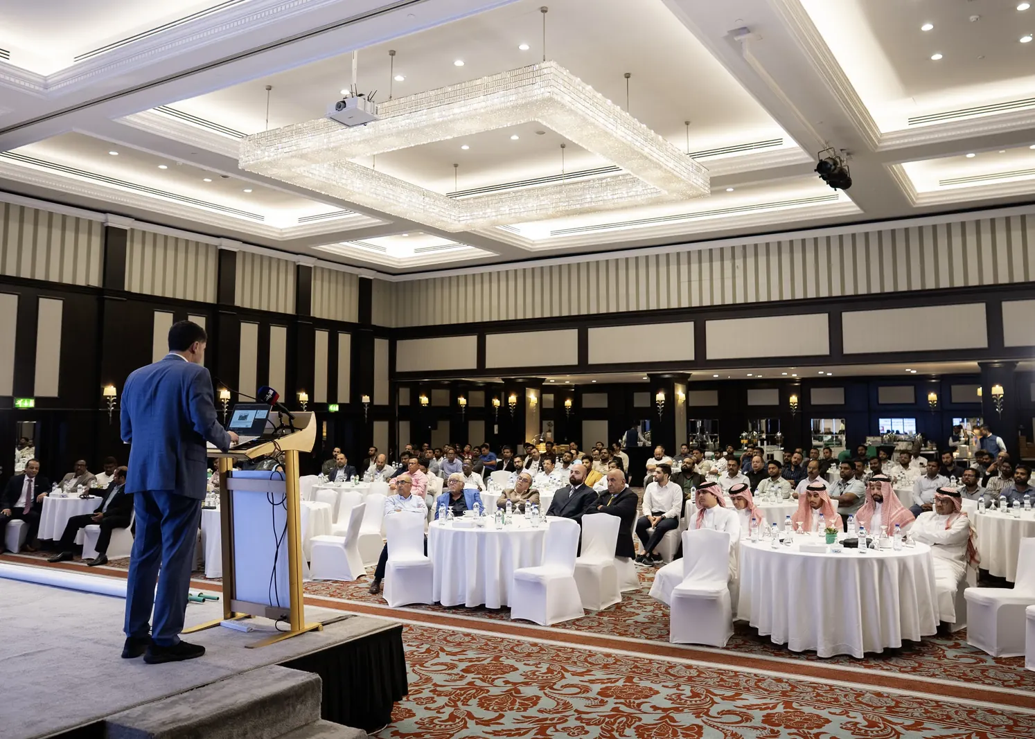 قاعة مؤتمر من إنتاج زوم للفعاليات في البحرين